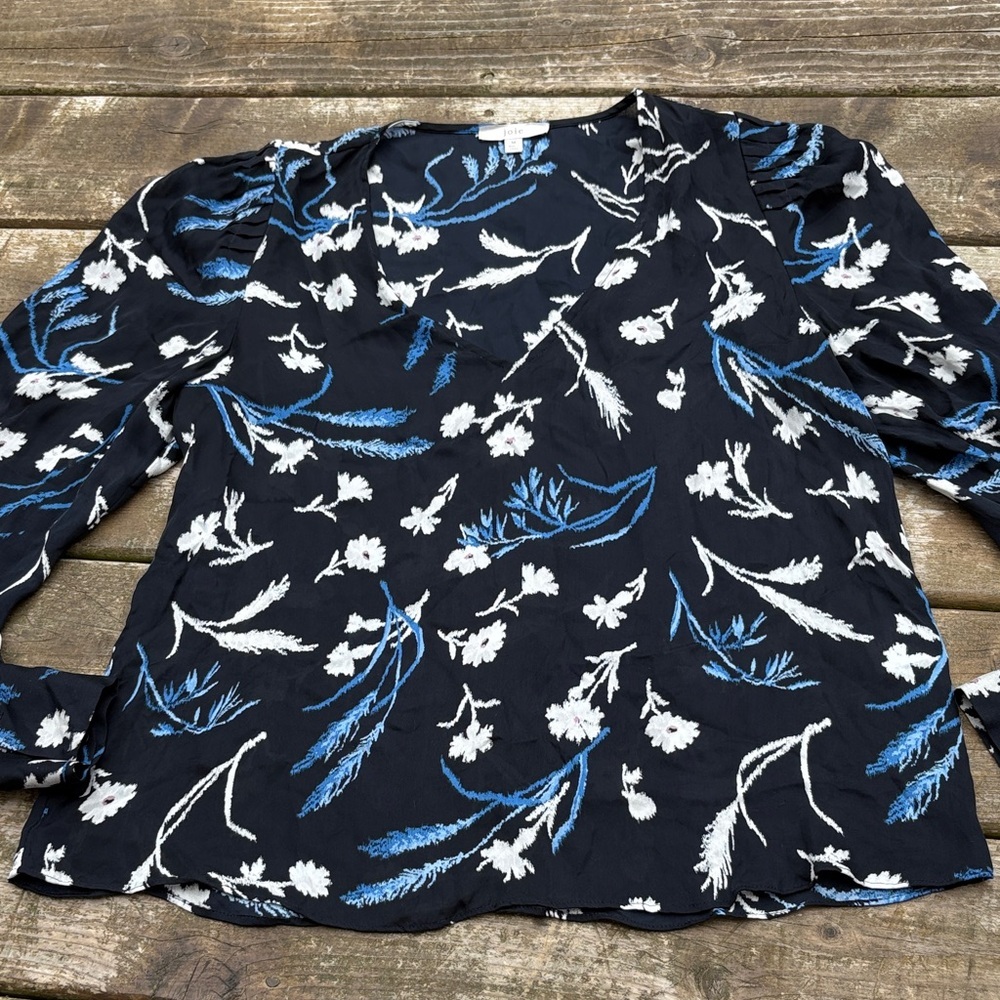 Joie 100% silk Black and Blue Floral Blouse size M